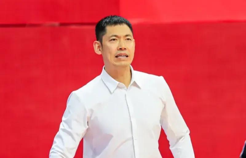 张庆鹏确定离任,本赛季用人+攻守都不行,北控天亮了?